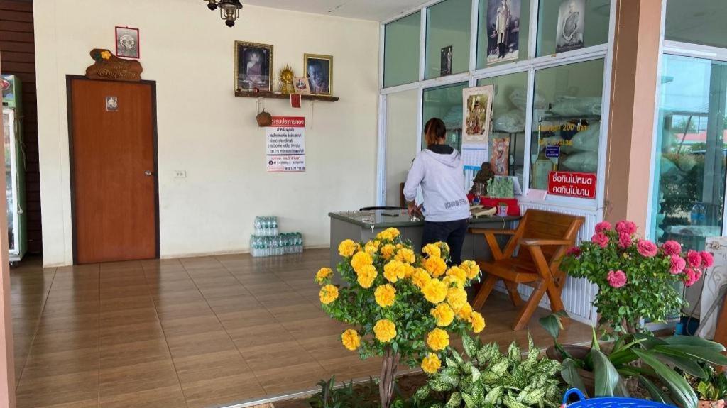 Prakaithong Hotel Amphoe Sawang Daen Din Bagian luar foto