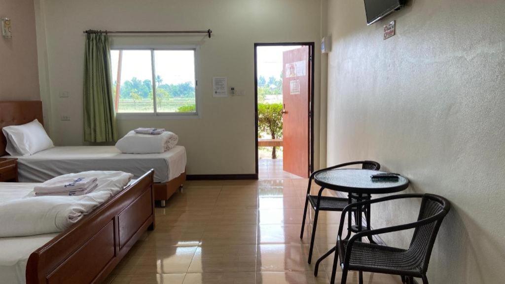 Prakaithong Hotel Amphoe Sawang Daen Din Bagian luar foto