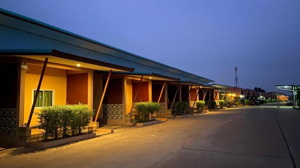 Prakaithong Hotel Amphoe Sawang Daen Din Bagian luar foto