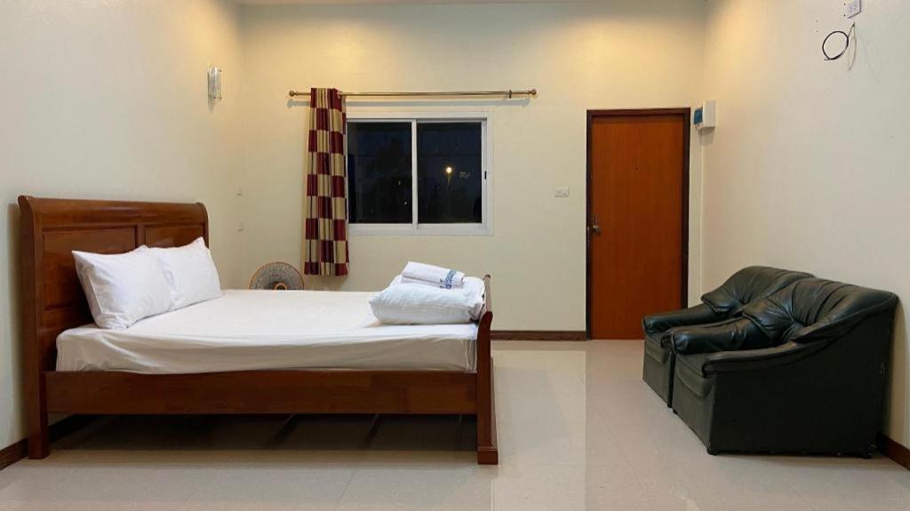 Prakaithong Hotel Amphoe Sawang Daen Din Bagian luar foto