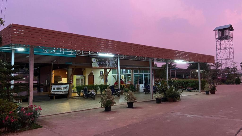 Prakaithong Hotel Amphoe Sawang Daen Din Bagian luar foto