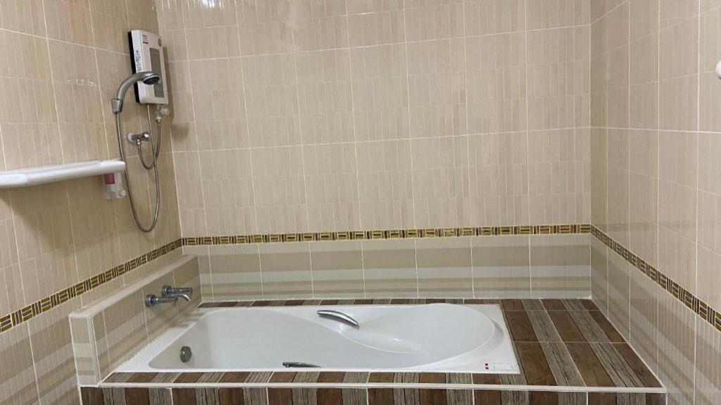 Prakaithong Hotel Amphoe Sawang Daen Din Bagian luar foto