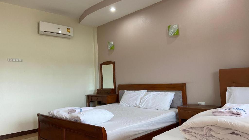Prakaithong Hotel Amphoe Sawang Daen Din Bagian luar foto