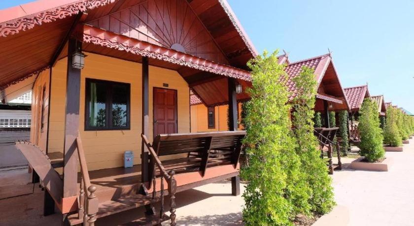 Prakaithong Hotel Amphoe Sawang Daen Din Bagian luar foto