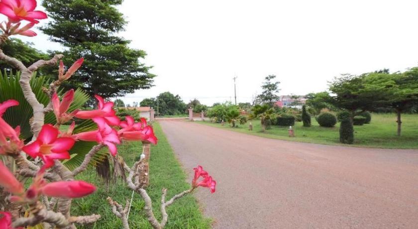 Prakaithong Hotel Amphoe Sawang Daen Din Bagian luar foto